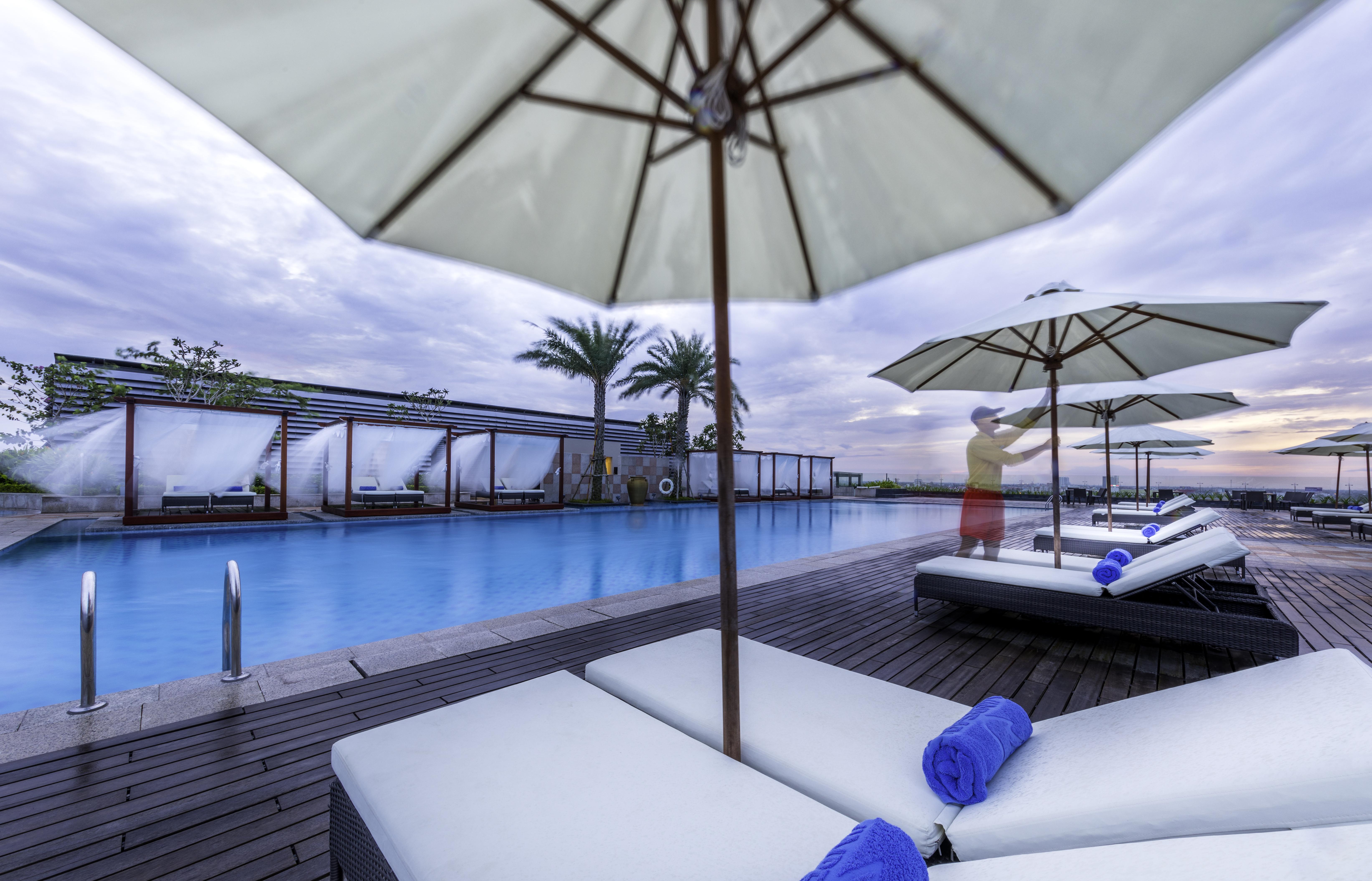 Sheraton Кантхо Екстер'єр фото The swimming pool at the hotel
