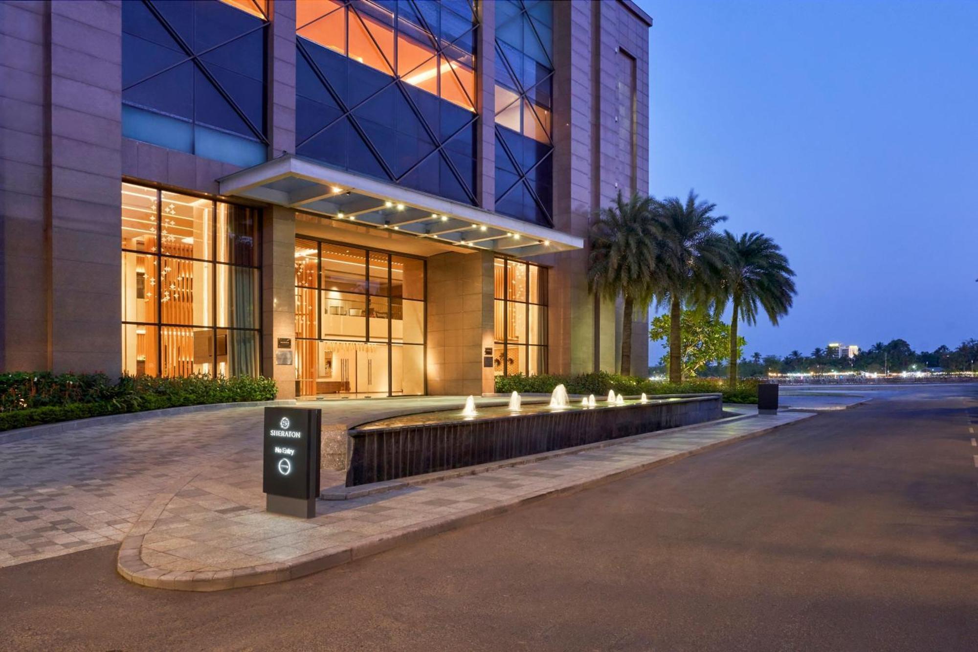 Sheraton Кантхо Екстер'єр фото Entrance of the hotel